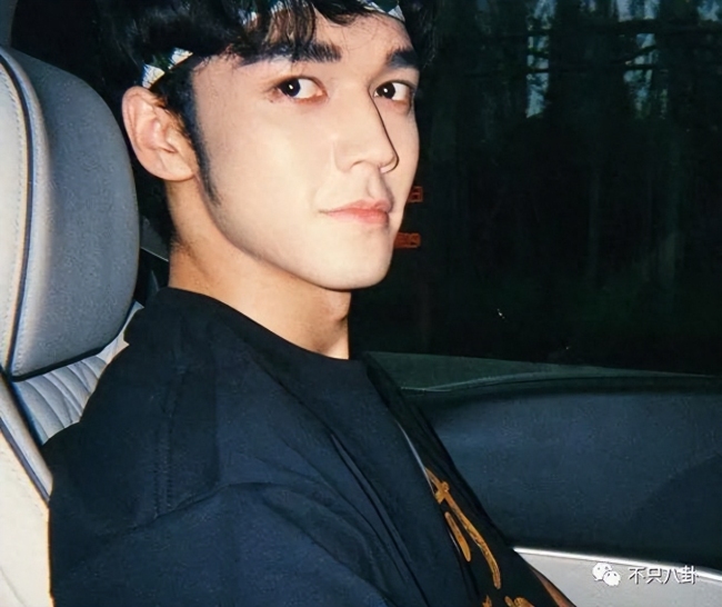 当红小生性取向成迷?他的“黑历史”被扒到渣…