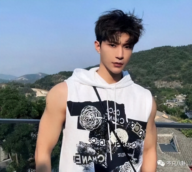 当红小生性取向成迷?他的“黑历史”被扒到渣…