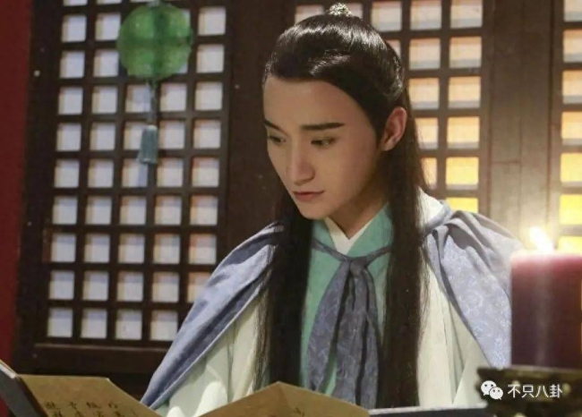 当红小生性取向成迷?他的“黑历史”被扒到渣…