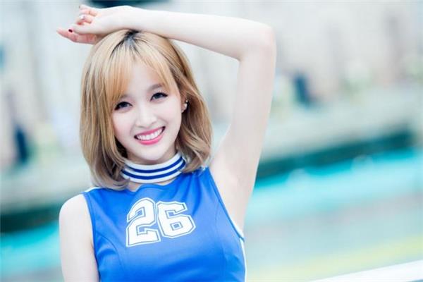 u型发际线适合什么发型 方形发际线适合什么发型 u型发际线适合什么发型 方形发际线适合什么发型