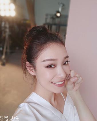 韩式女生短发扎法教程 百变发型扎法 韩式女生短发扎法教程 百变发型扎法