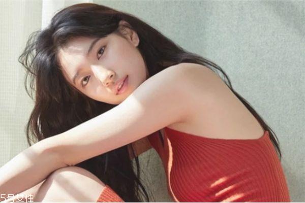 皮肤晒黑抹什么护肤品 全身美白要这样 皮肤晒黑抹什么护肤品 全身美白要这样