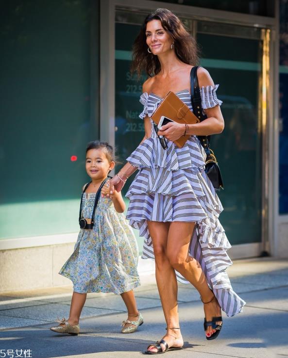 一字肩连衣裙图片 夏季一字肩连衣裙