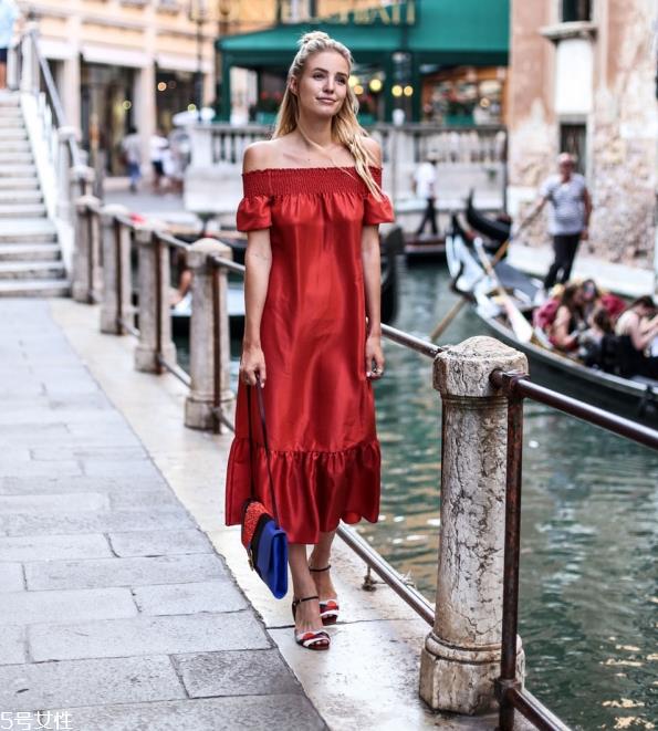 一字肩连衣裙图片 夏季一字肩连衣裙