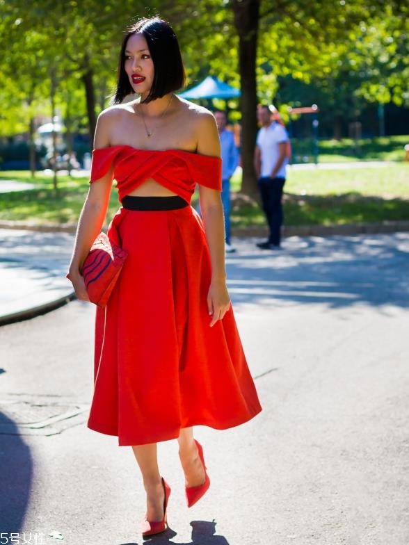 一字肩连衣裙图片 夏季一字肩连衣裙
