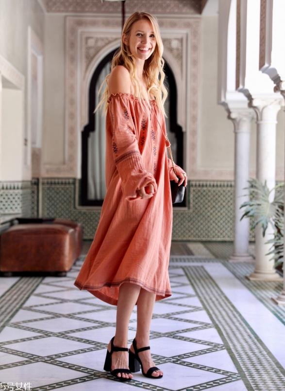 一字肩连衣裙图片 夏季一字肩连衣裙