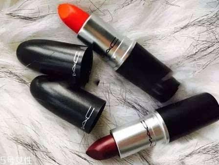 涂完口红唇纹明显是什么原因 涂完口红唇纹明显的原因