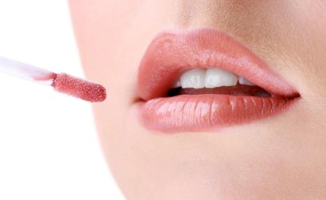 涂完口红唇纹明显是什么原因 涂完口红唇纹明显的原因