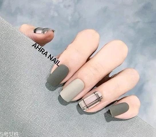 莫兰迪色美甲怎么做 莫兰迪色美甲简单diy教程 莫兰迪色美甲怎么做 莫兰迪色美甲简单diy教程