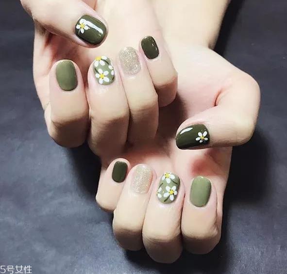 莫兰迪色美甲怎么做 莫兰迪色美甲简单diy教程 莫兰迪色美甲怎么做 莫兰迪色美甲简单diy教程