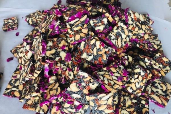 阿胶糕是补什么的 阿胶糕适合哪些人群吃 阿胶糕是补什么的 阿胶糕适合哪些人群吃