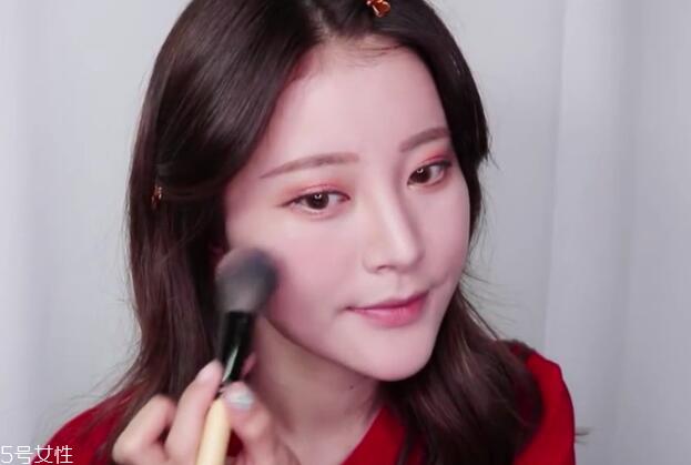 西柚色眼影适合什么人 西柚色眼影适合的肤色