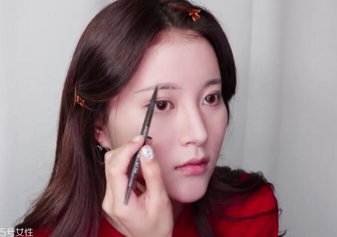 西柚色眼影适合什么人 西柚色眼影适合的肤色