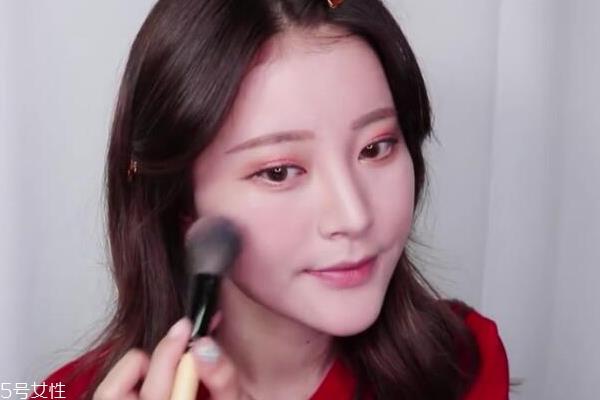 西柚色眼影适合什么人 西柚色眼影适合的肤色