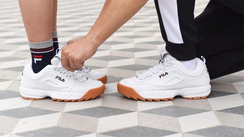 白色老爹鞋哪个牌子好 白色老爹鞋推荐