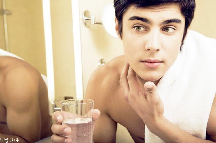 男士可以涂抹女士护肤品吗 男士护肤误区和技巧