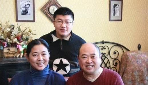“央视一姐”倪萍儿子近照曝光,身患顽疾,美国治疗十年终见效!