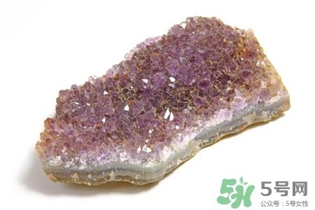 水晶可以和黄金一起戴吗?水晶可以和银一起戴吗?