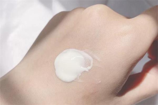 珀莱雅帆船防晒霜成分 珀莱雅帆船防晒霜孕妇可以用吗 珀莱雅帆船防晒霜成分 珀莱雅帆船防晒霜孕妇可以用吗