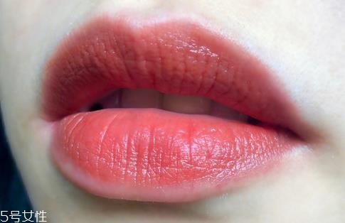 雅诗兰黛333沾杯吗 半哑光口红略显粘杯 雅诗兰黛333沾杯吗 半哑光口红略显粘杯