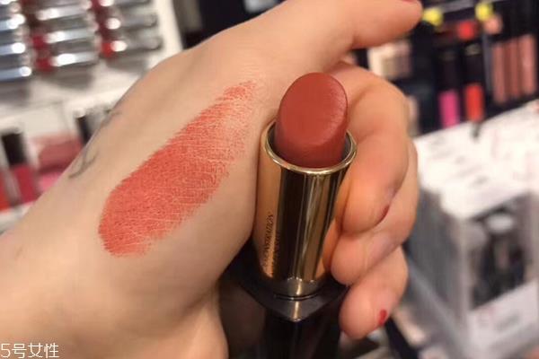 雅诗兰黛333沾杯吗 半哑光口红略显粘杯 雅诗兰黛333沾杯吗 半哑光口红略显粘杯