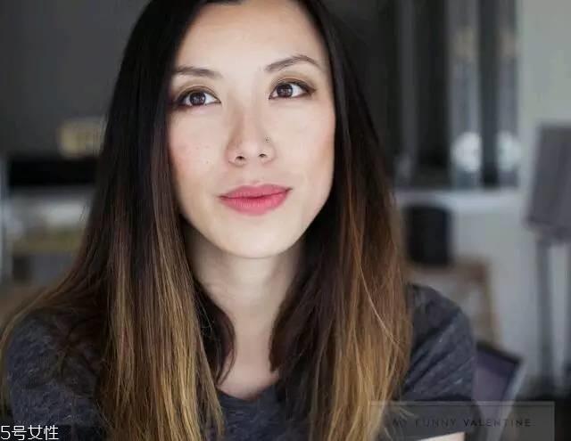 怎么挑适合自己颜色的口红 挑选口红注意事项