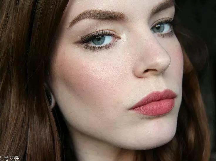 怎么挑适合自己颜色的口红 挑选口红注意事项