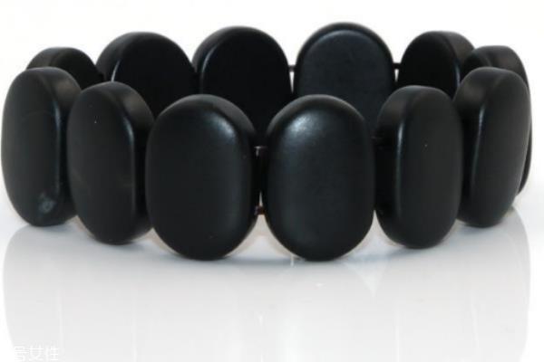 砭石手链的作用与功效 好多人都不知道