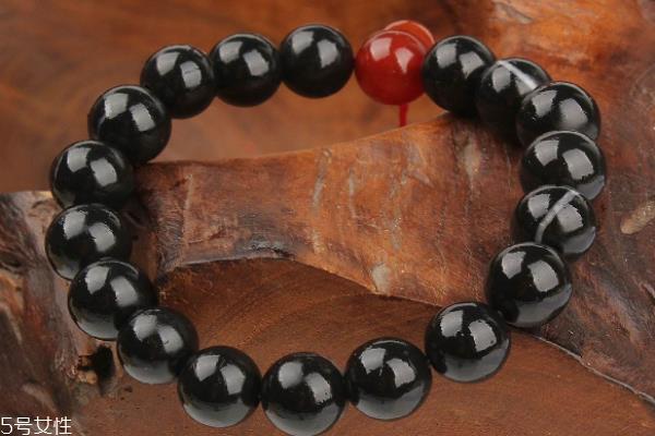 砭石手链的作用与功效 好多人都不知道