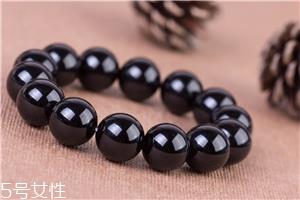 黑玛瑙手串戴哪只手?黑玛瑙手串佩戴忌讳 黑玛瑙手串戴哪只手?黑玛瑙手串佩戴忌讳