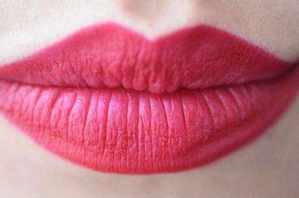 唇纹深怎么办怎么去除 唇纹深怎么涂口红