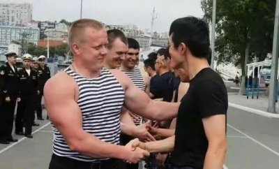 ​为什么说穿海魂衫的都是毛子精锐?这个说法从何谈起?