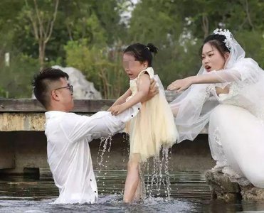 ​刷屏的“最美婚纱照”被疑摆拍，当地纪委已介入调查