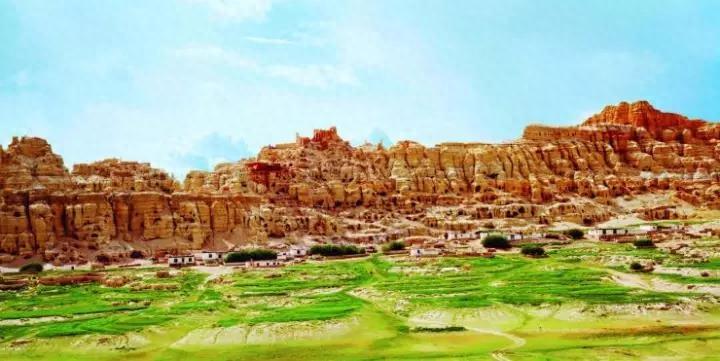 格鲁派六大寺庙，其中四座在这里，就连甘南的拉卜楞寺都在模仿