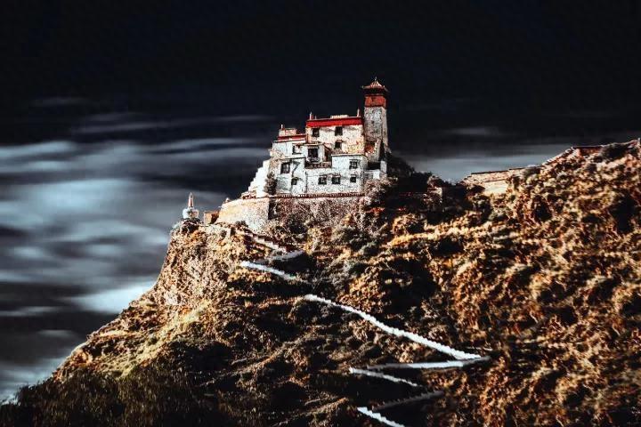 格鲁派六大寺庙，其中四座在这里，就连甘南的拉卜楞寺都在模仿