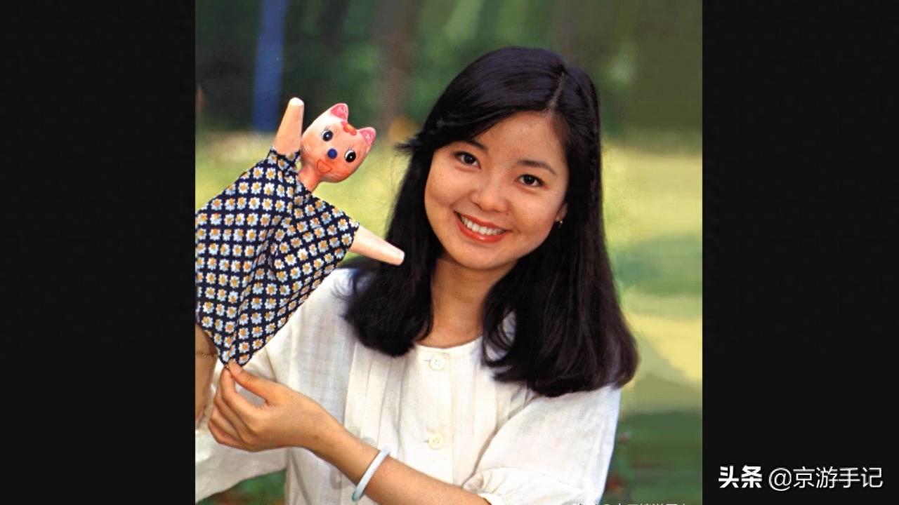 邓丽君老照片：英年早逝，左脸上惊现巴掌印，图9墓地葬在龙脉上