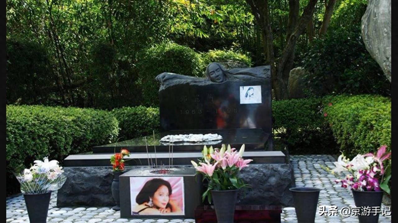 邓丽君老照片：英年早逝，左脸上惊现巴掌印，图9墓地葬在龙脉上