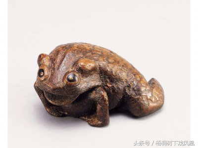 ​“三条腿的蛤蟆不好找，两条腿的男人有的是”，这说法咋来的？