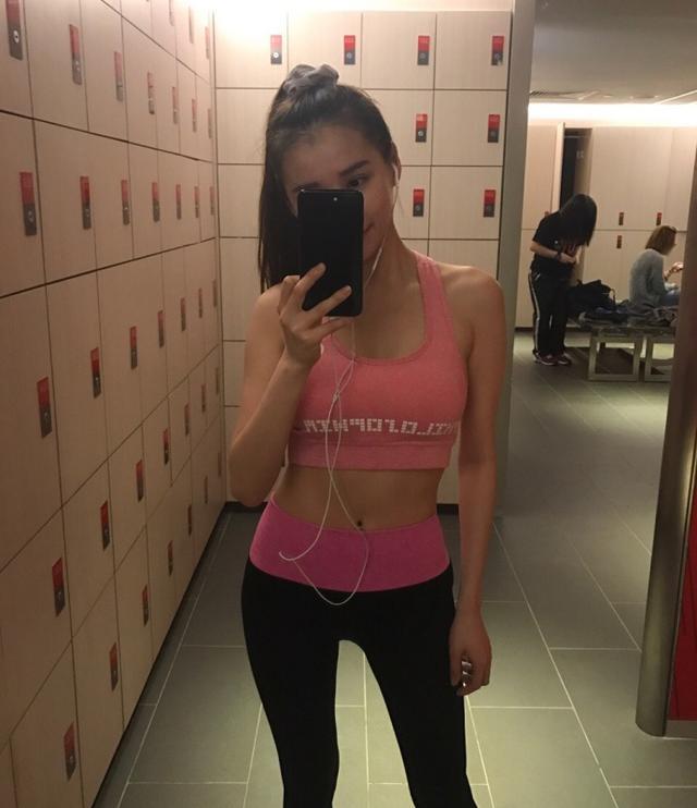 16岁怀孕生子遭朋友离弃,抢走师姐周秀娜男友,如今28岁如18岁