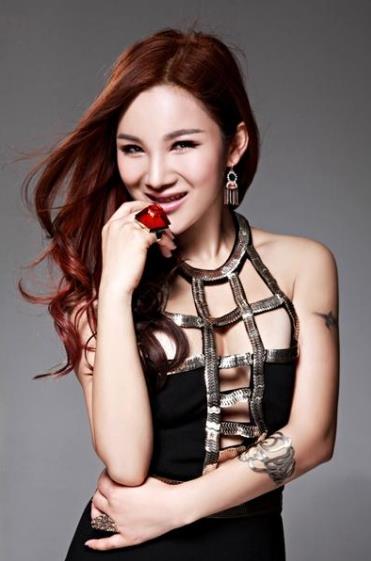 许佳慧图集;《预谋》出自于她,一首触动心灵的歌曲