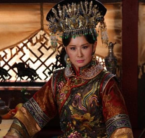 不老传说！潘迎紫近照皮肤粉嫩紧致，看不出已经70岁高龄