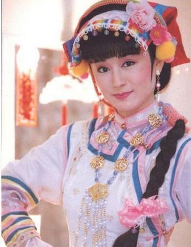 不老传说！潘迎紫近照皮肤粉嫩紧致，看不出已经70岁高龄