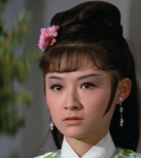 不老传说！潘迎紫近照皮肤粉嫩紧致，看不出已经70岁高龄