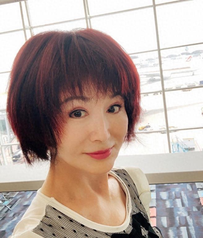 不老传说！潘迎紫近照皮肤粉嫩紧致，看不出已经70岁高龄