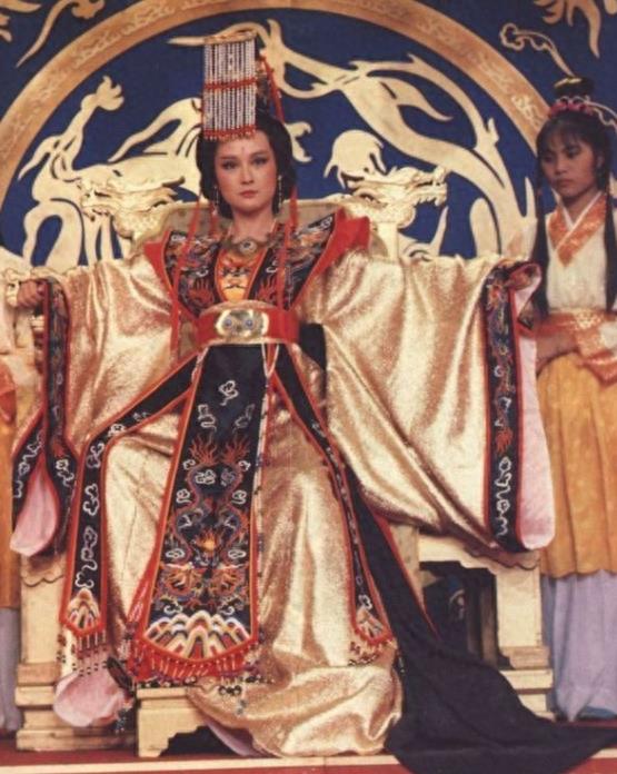 不老传说！潘迎紫近照皮肤粉嫩紧致，看不出已经70岁高龄