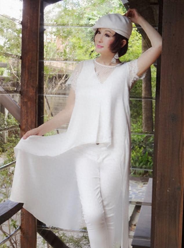 不老传说！潘迎紫近照皮肤粉嫩紧致，看不出已经70岁高龄