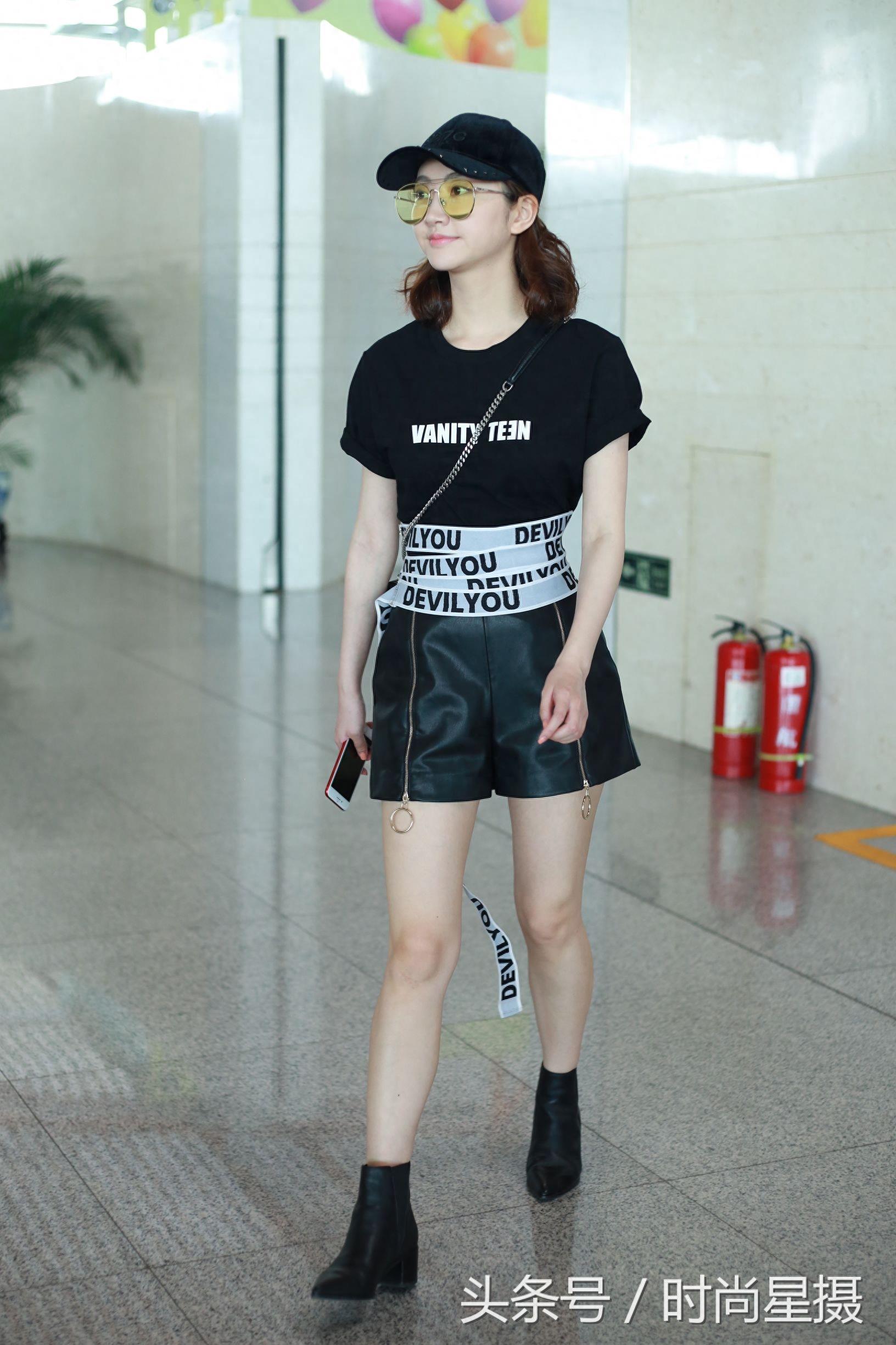 景甜现身机场露腿让人大饱眼福,乖乖女的样子太可爱了