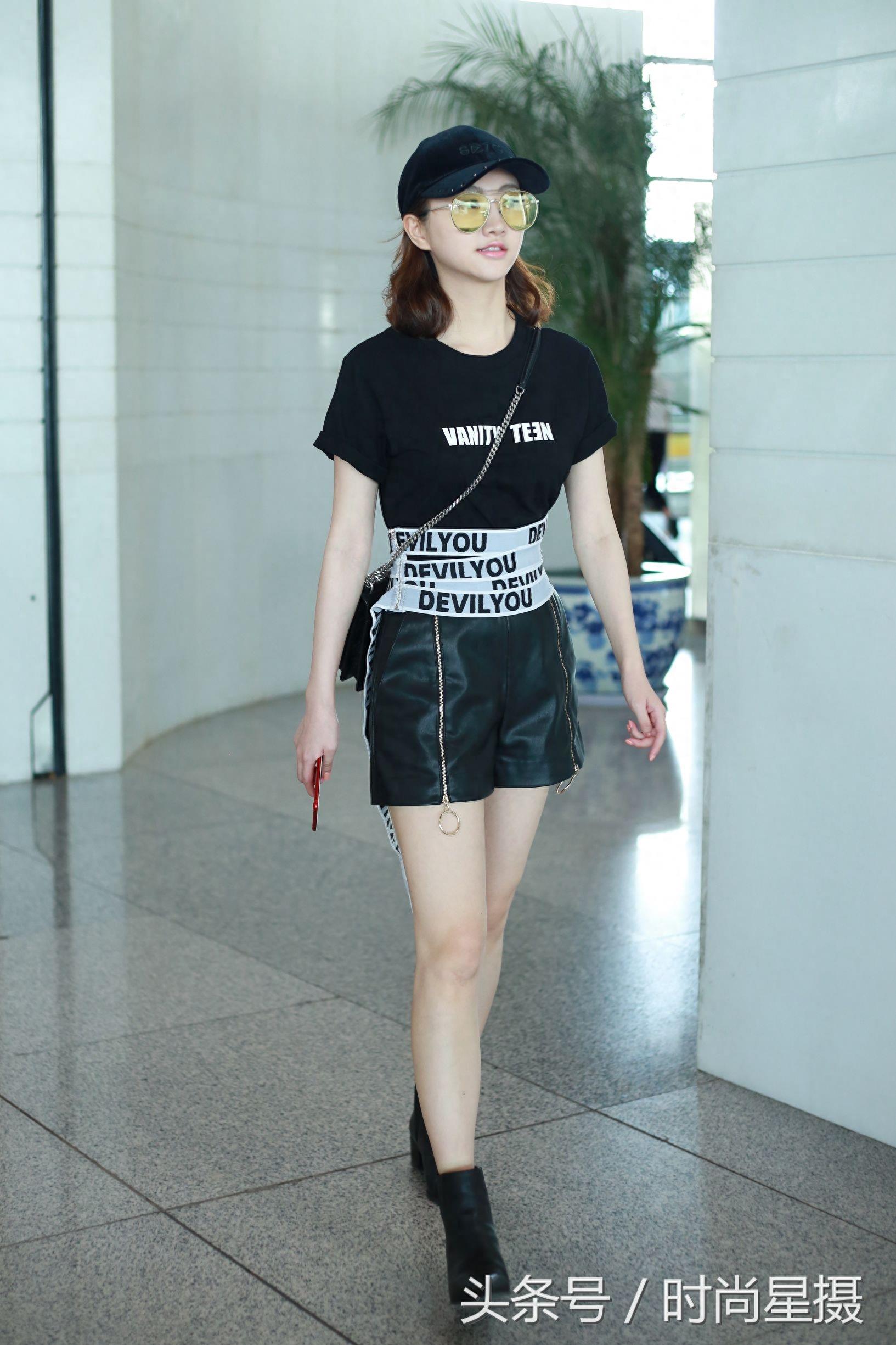 景甜现身机场露腿让人大饱眼福,乖乖女的样子太可爱了