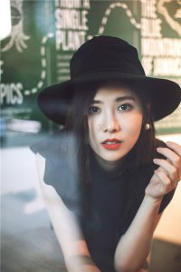 ​银雪《悍城》热播人气高涨 曝时尚写真潮范儿十足