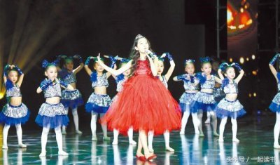 ​9岁登上《星光大道》，11岁主持节目，她的走红因为这件事